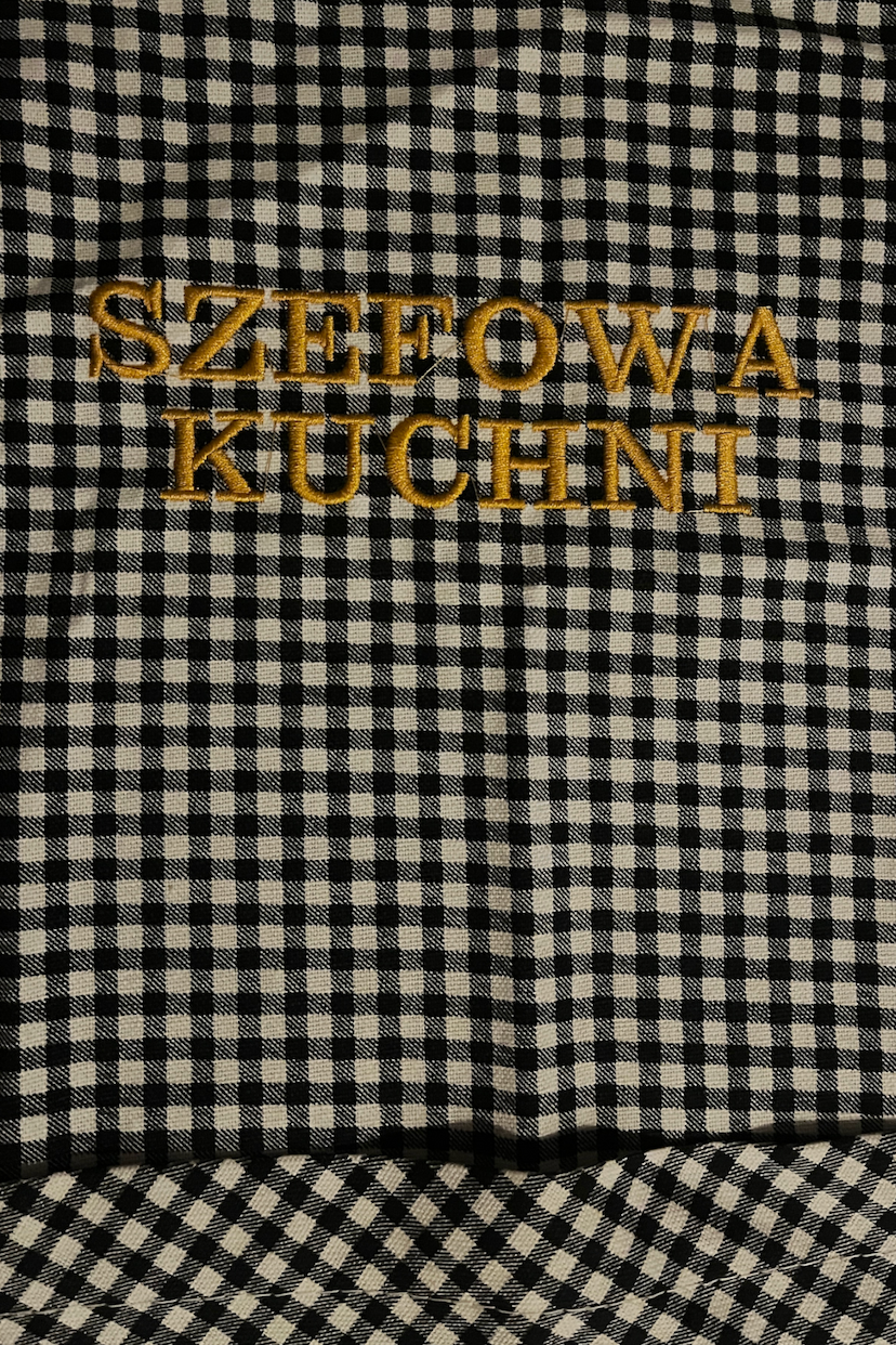 haft komputerowy haftowane logo na koszulce