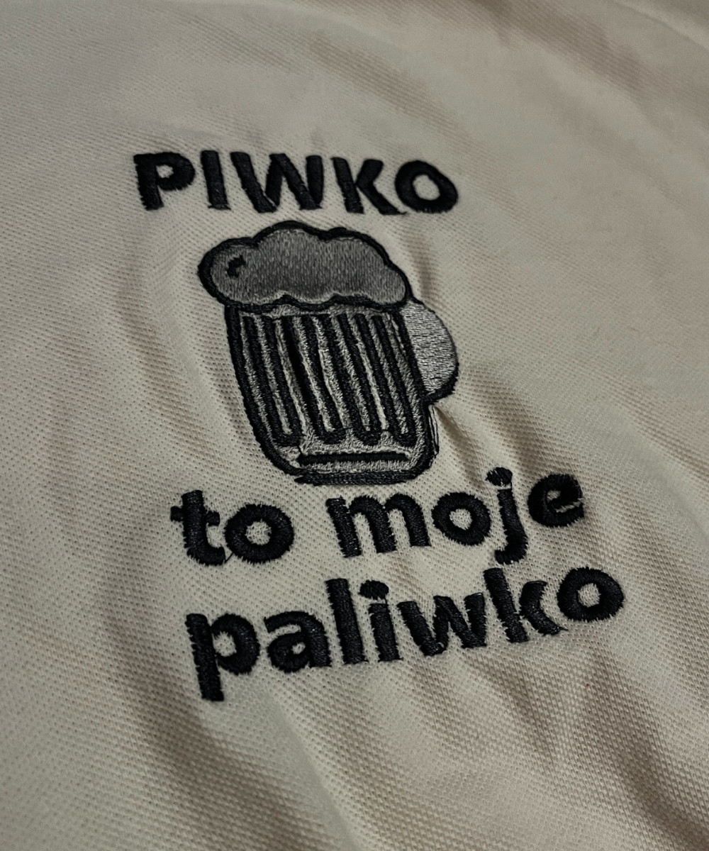 T-shirt z haftem 1